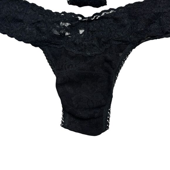 Lot of Four Ladies Hanky Panky Lace Thongs All One Size - Picture 3 of 13